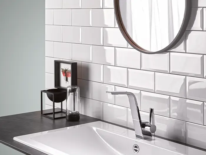 modernes, minimalistisches Waschbecken mit Steinplatte von der Rieger – Ihre Bäderschmiede