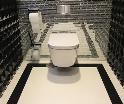 Dusch-WC mit modernen Hochglanz-Fliesen von der Rieger – Ihre Bäderschmiede