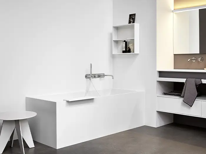 moderne, eckige Badewanne im minimalistischen Look von der Rieger – Ihre Bäderschmiede