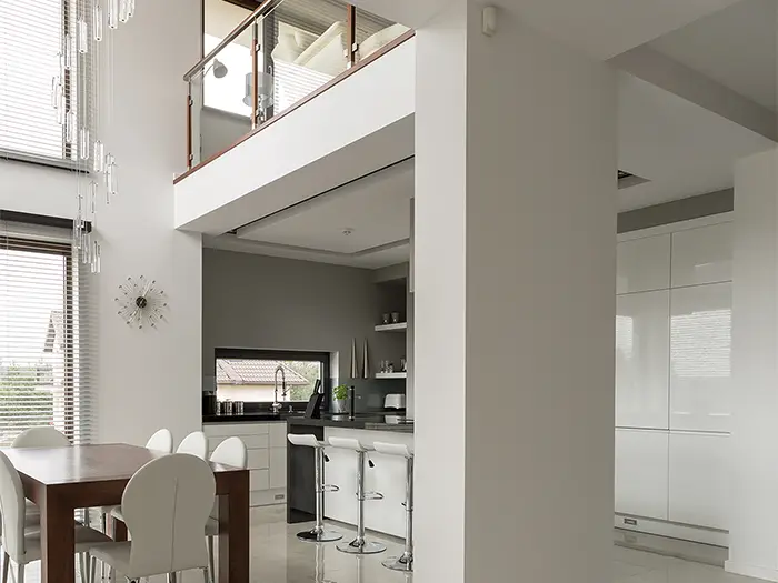 freistehende, gut beleuchtete und helle Küche von der Rieger – Ihre Bäderschmiede