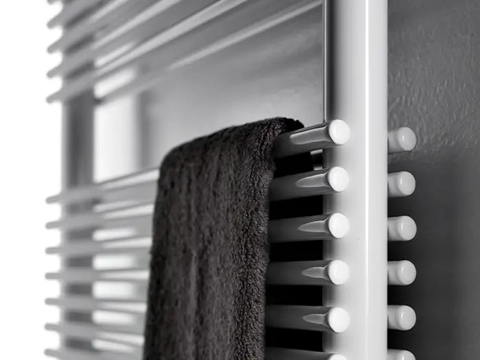 schlichter Wand-Heizkörper in weiß von der Rieger – Ihre Bäderschmiede