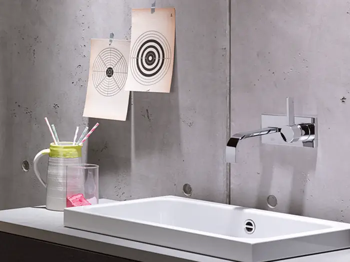 modernes, minimalistisches Waschbecken mit Betonwand von Luxuswall